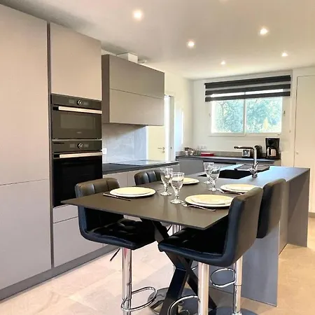 Bnb Renting Le Cedre Spacious Studio In With A Balcony Wifi And Ac Apartment *
