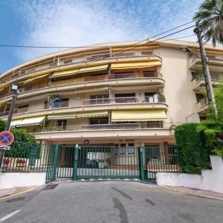 Bnb Renting Le Cedre Spacious Studio In With A Balcony Wifi And Ac Cannes